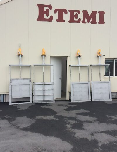 Vannes murales à cric